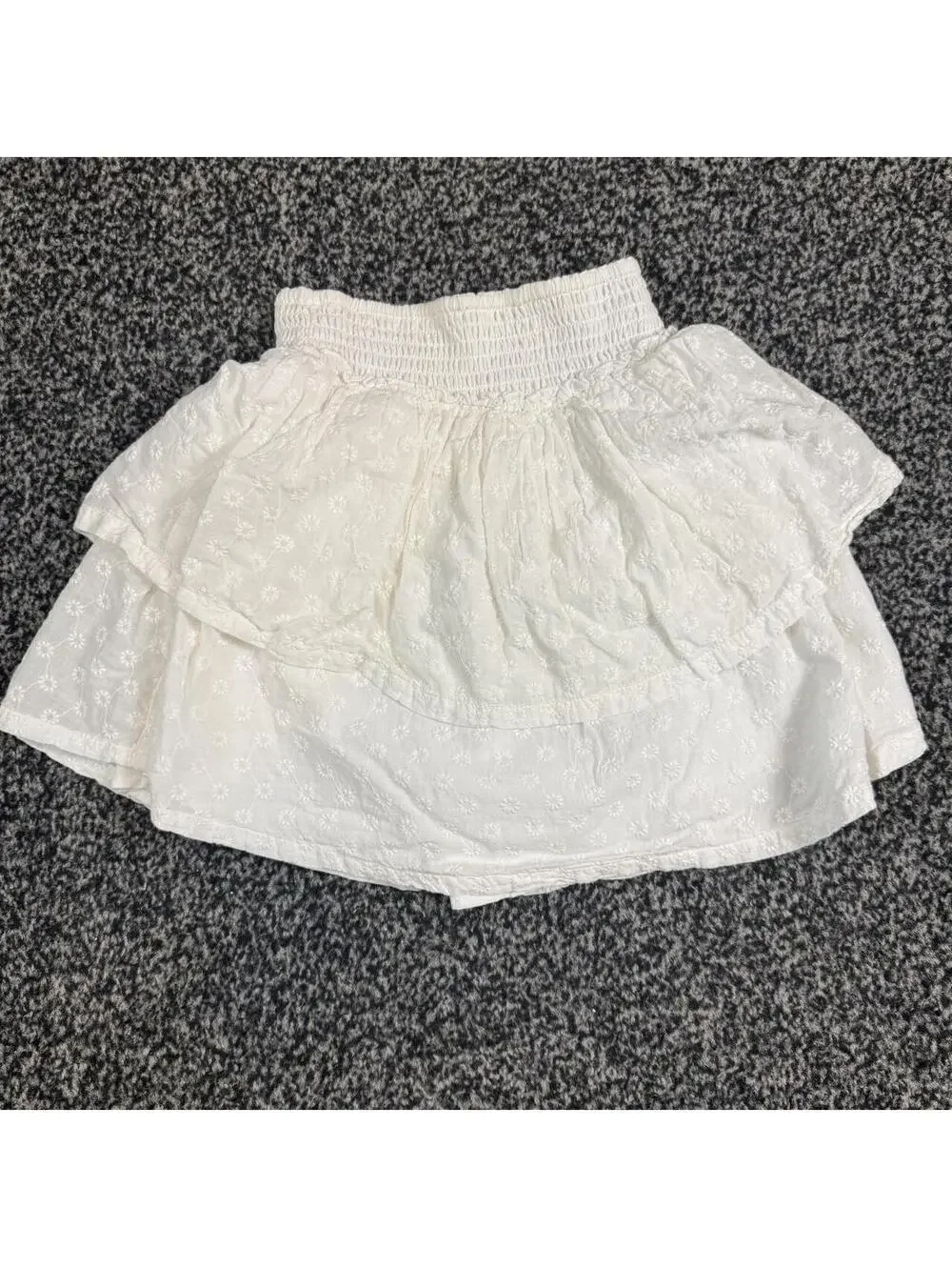 Hollister Co. white mini skirt with subtle floral embroidery, size XS